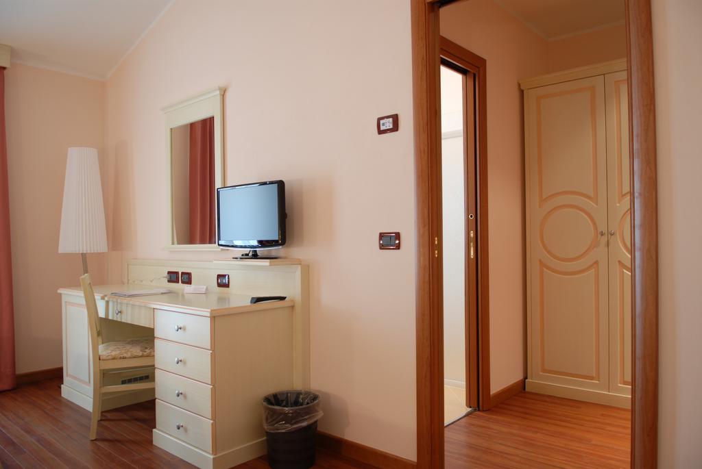 Hotel Plazza Porcari Oda fotoğraf