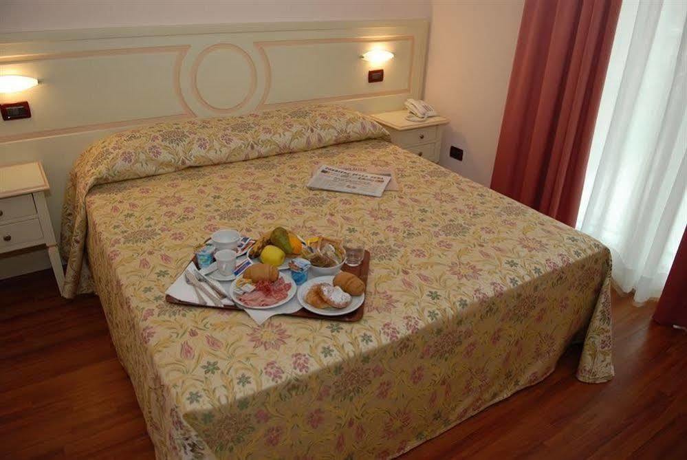 Hotel Plazza Porcari Dış mekan fotoğraf